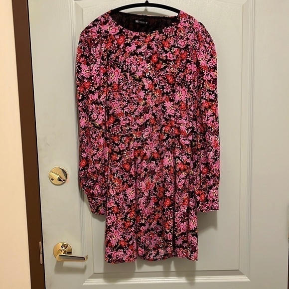 Zara Dresses & Skirts - Zara Floral Open Back Dress a220